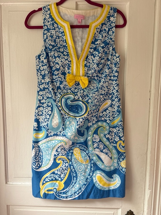 Lilly Pulitzer Dresses & Skirts - Lilly Pulitzer Blue, White & Yellow Paisley V-Neck Shift Dress